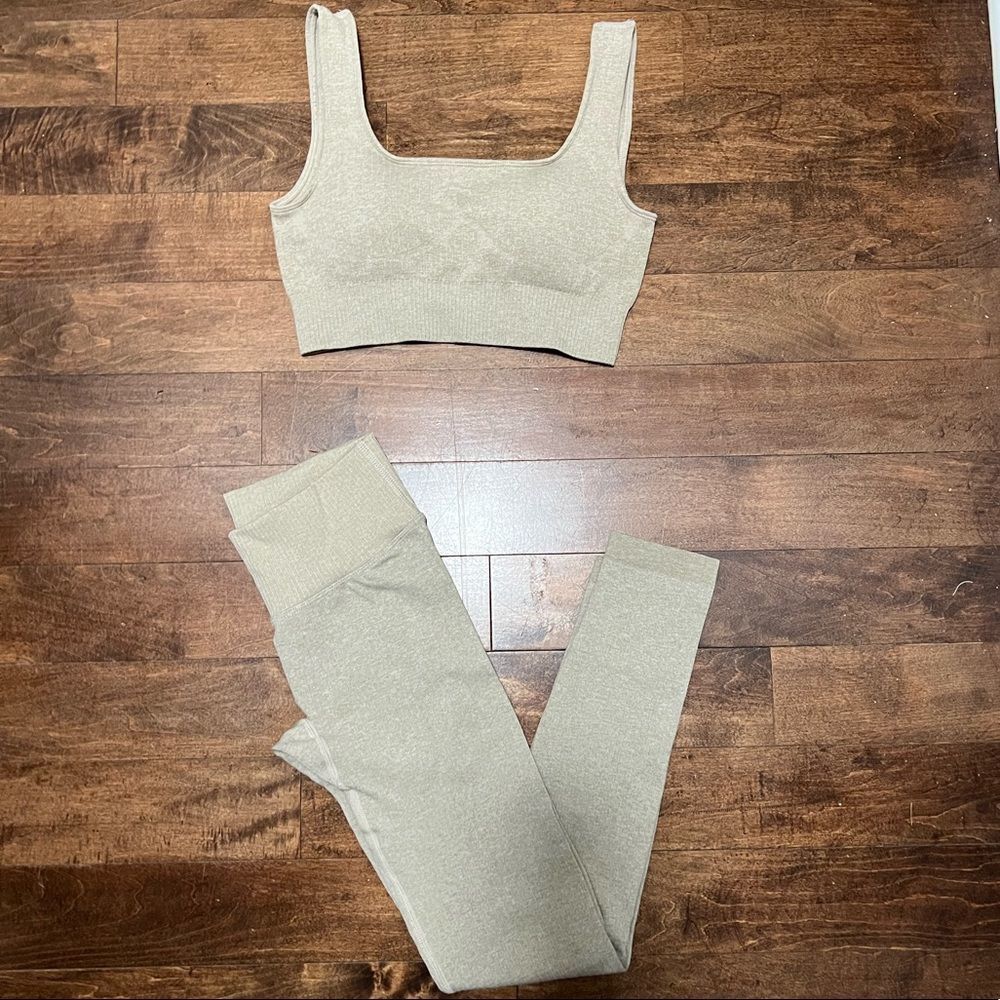 Workout Set - Picture 1 of 2